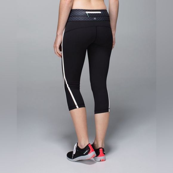 Women’s LULULEMON ATHLETICA Up The Pace Crop Black legging size 8 - Picture 13 of 14